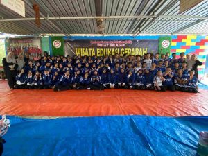 Kegiatan Tengah Semester Hari Kedua SMP Negeri 1 Bojonegoro: Outbound, Edukasi Gerabah, dan Praktik Teknologi