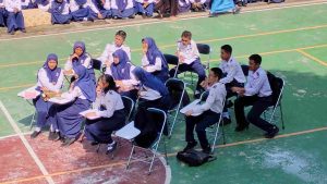 SMP Negeri 1 Bojonegoro Gelar Peringatan Hari Guru dengan Beragam Penampilan dan Apresiasi